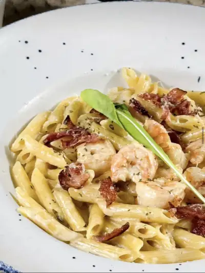 Carbonara de camarones