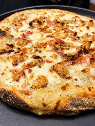 Pizza chicken honey 